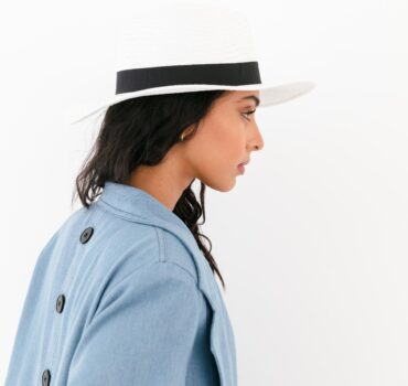 Light denim/ Black Buttons